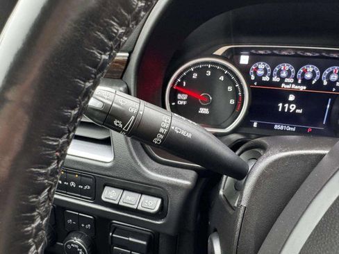 Used 2021 Chevrolet Suburban Premier w/ Premium Package image 25