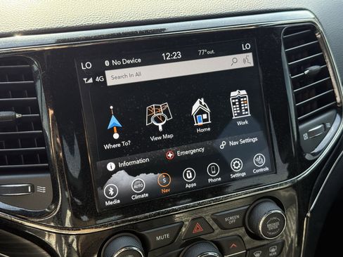 Used 2021 Jeep Grand Cherokee Limited X image 21