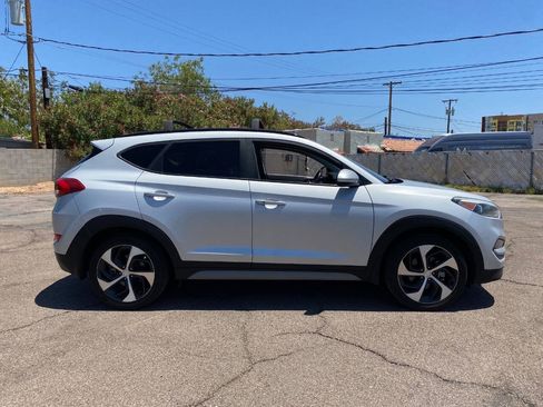 Used 2018 Hyundai Tucson Value AWD/4WD image 3