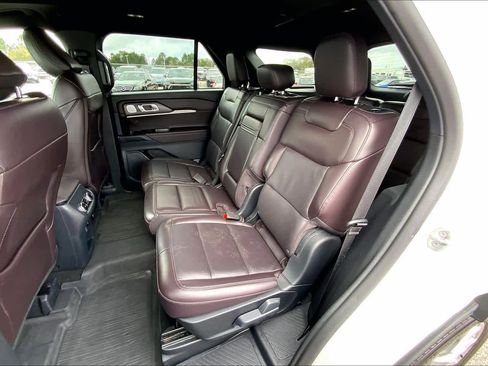 Certified 2025 Ford Explorer Platinum image 20