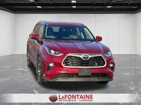 Used 2021 Toyota Highlander XLE image 8