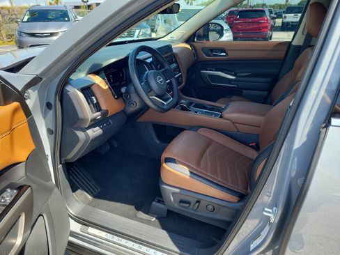 Certified 2025 Nissan Pathfinder Platinum w/ Cargo Package FWD image 13