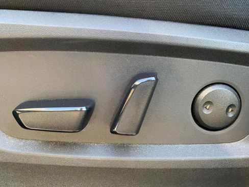 Used 2025 Nissan Pathfinder SV image 25