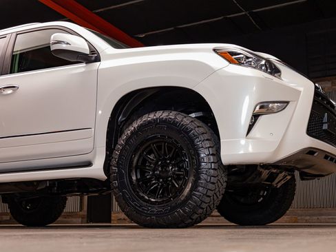 Used 2018 Lexus GX 460 image 12