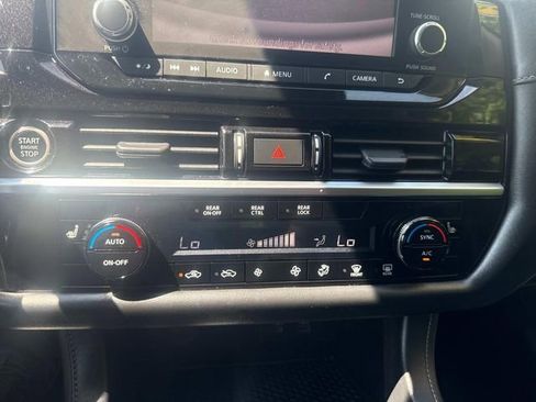 Used 2022 Nissan Pathfinder SV image 24