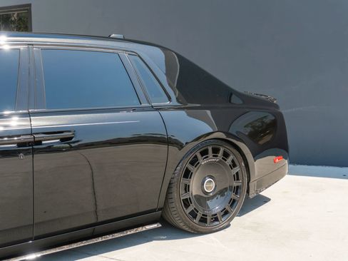 Used 2024 Rolls-Royce Phantom Sedan w/ The Phantom Package RWD image 27