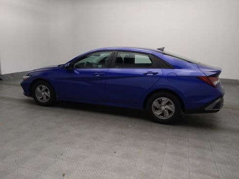 Used 2024 Hyundai Elantra SE FWD image 3