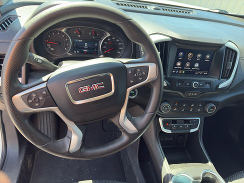 Used 2024 GMC Terrain SLE AWD/4WD image 17