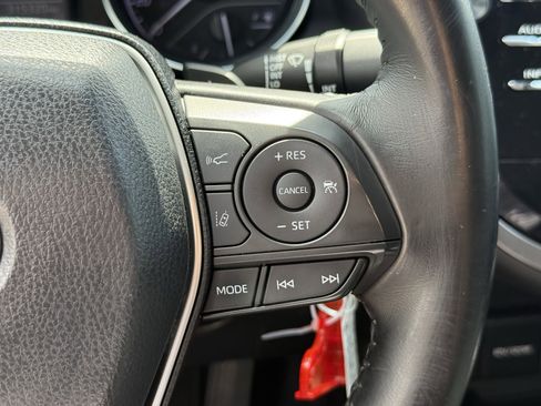 Used 2018 Toyota Camry SE FWD image 17