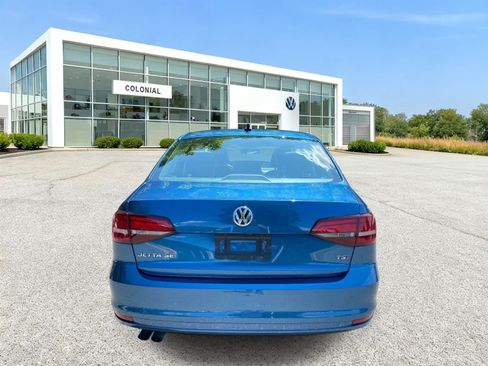 Used 2017 Volkswagen Jetta SE FWD image 4
