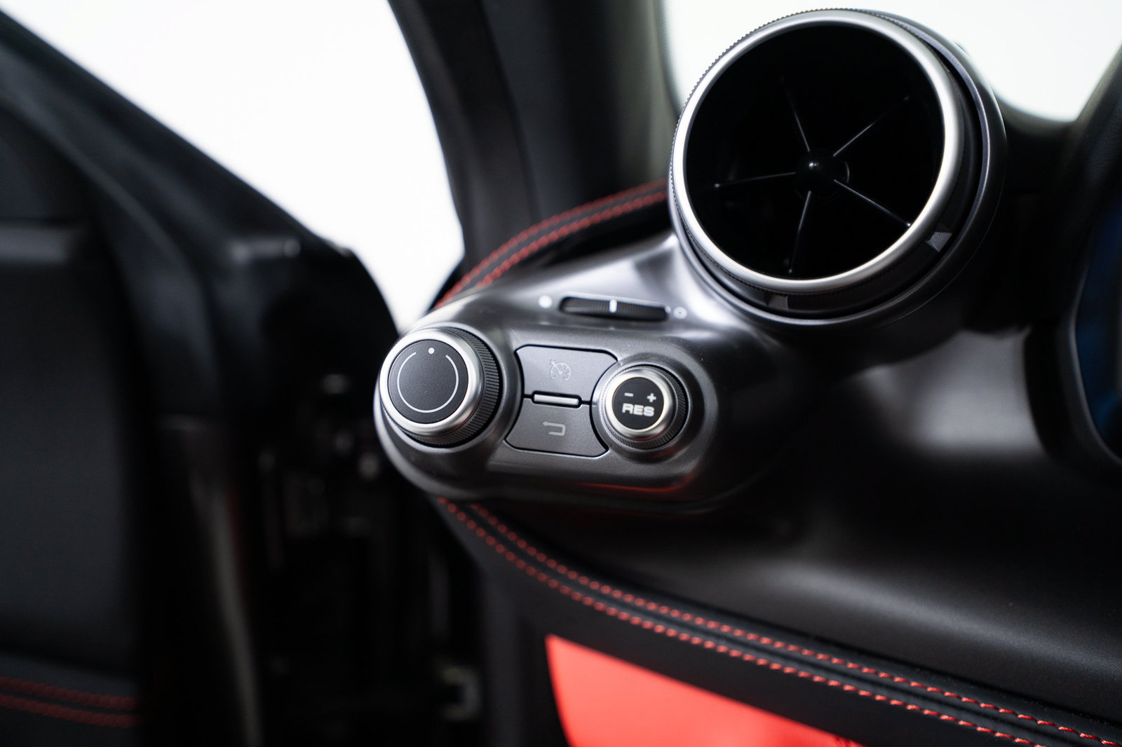 Certified 2021 Ferrari F8 Tributo RWD image 30