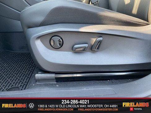 New 2024 Volkswagen Tiguan SE image 27