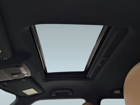 Used 2024 INFINITI QX80 Sensory image 12