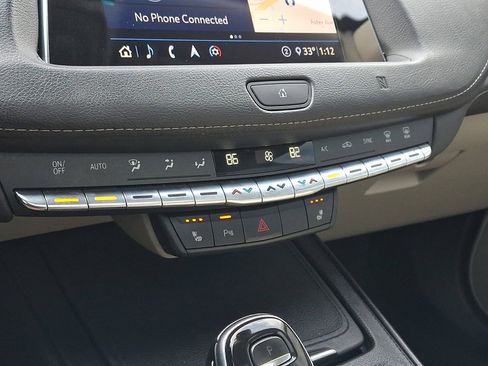 Used 2020 Cadillac XT4 Luxury w/ Cold Weather Package image 17