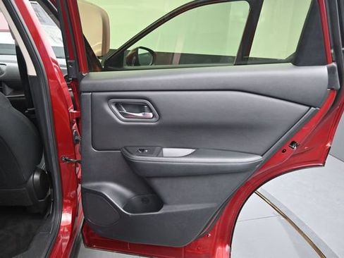 Used 2024 Nissan Rogue SV FWD image 16