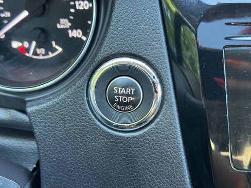 Used 2017 Nissan Rogue SV FWD image 23