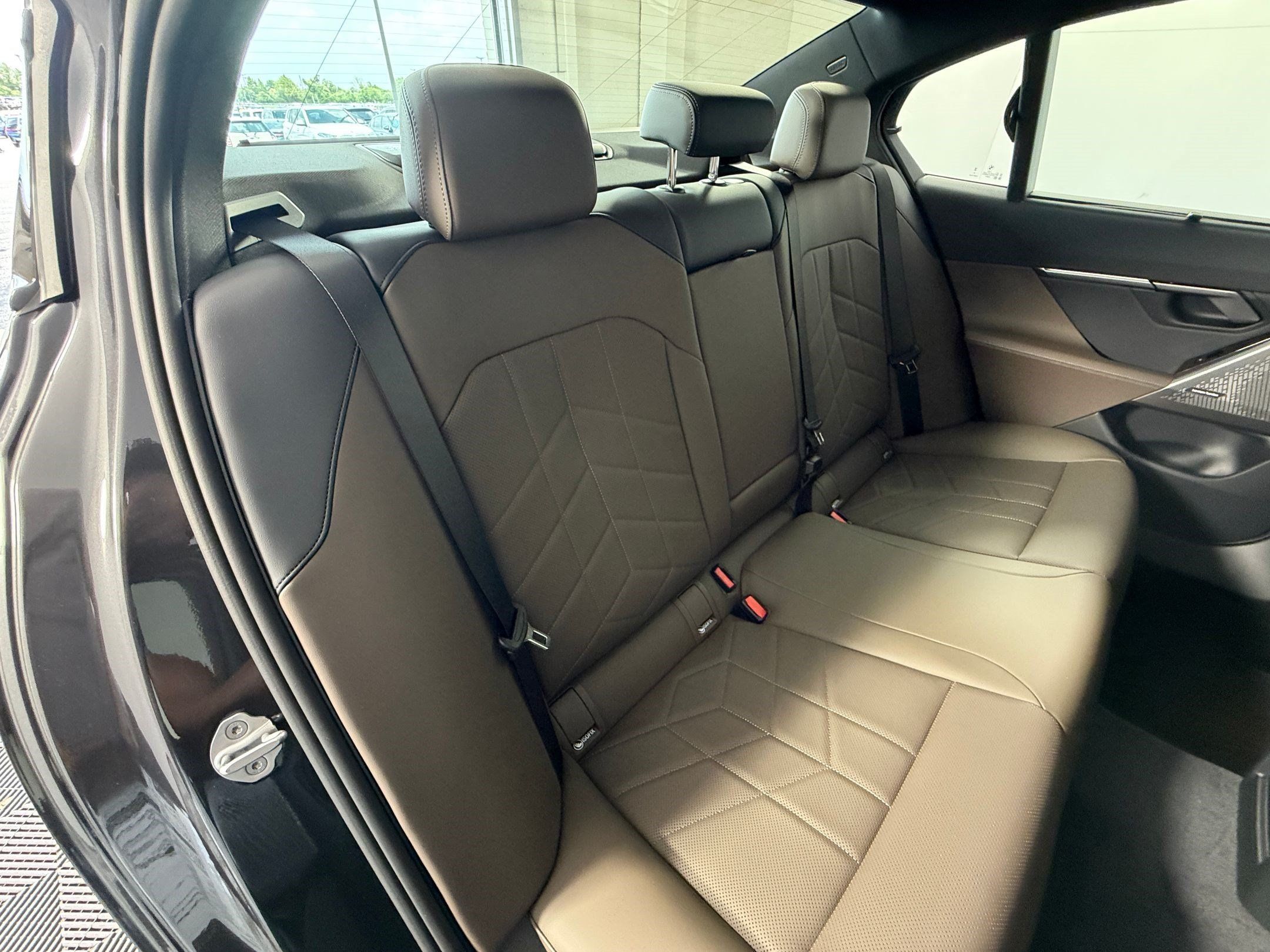 Used 2027 BMW 530i w/ M Sport Package RWD image 34