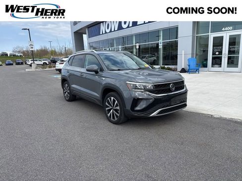 Used 2022 Volkswagen Taos SE AWD/4WD image 1