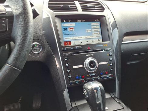Used 2018 Ford Explorer Limited w/ Equipment Group 301A FWD image 23