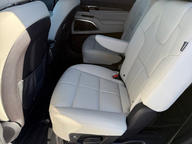 Used 2025 Kia Telluride SX w/ SX Captain's Chair Package AWD/4WD image 13
