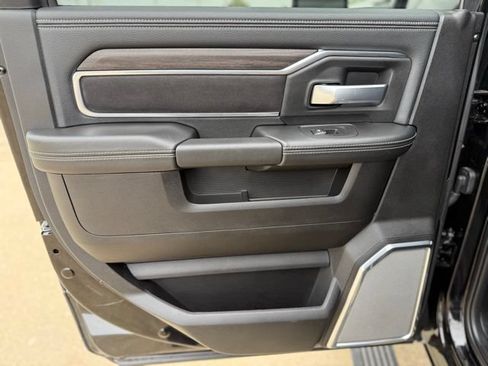 Used 2025 RAM 2500 Laramie AWD/4WD image 18