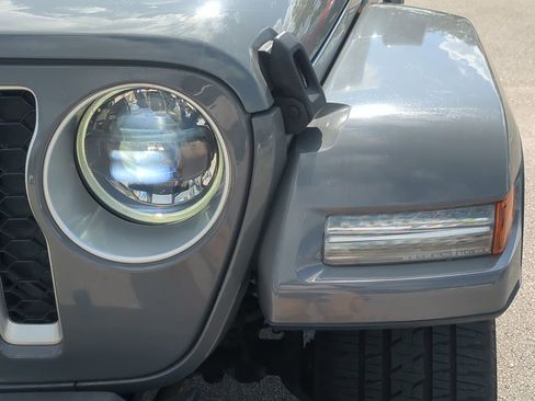 Used 2023 Jeep Wrangler Unlimited Sahara AWD/4WD image 11