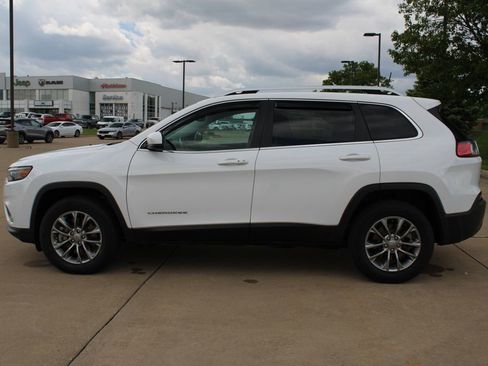 Used 2019 Jeep Cherokee Latitude Plus w/ Comfort/Convenience Group AWD/4WD image 16