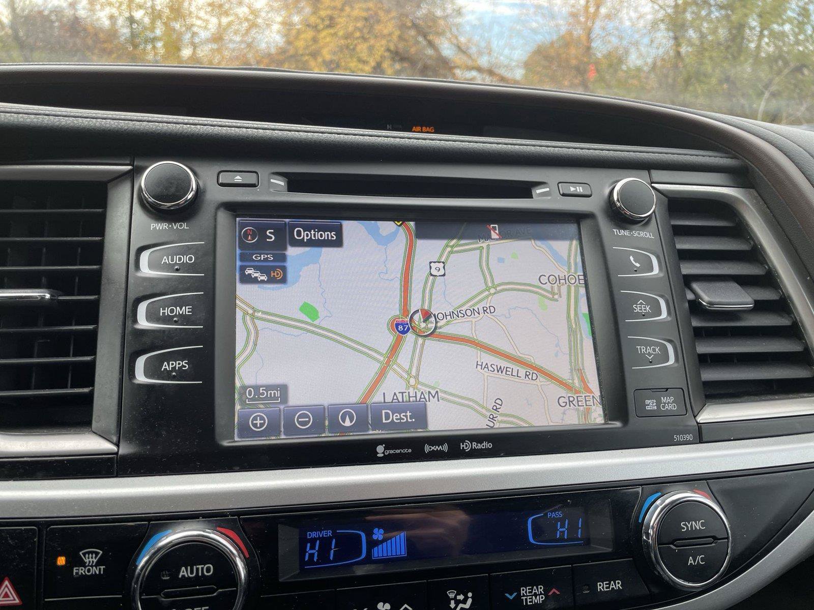 Used 2019 Toyota Highlander XLE AWD/4WD image 19
