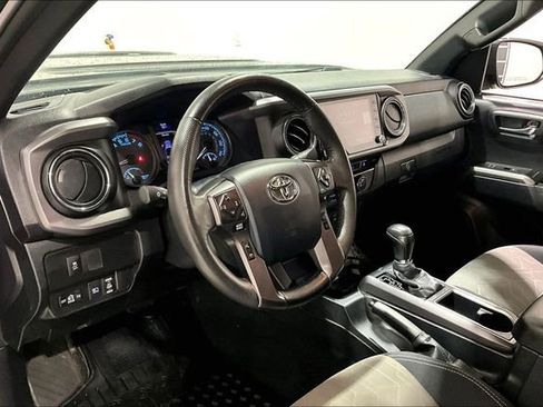Used 2020 Toyota Tacoma TRD Sport AWD/4WD image 18