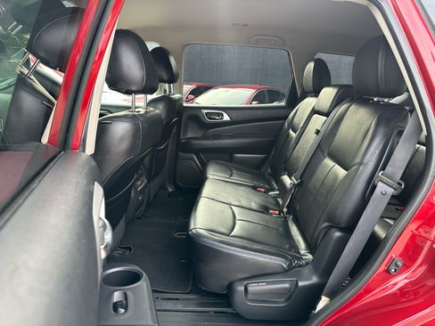 Used 2019 Nissan Pathfinder SV image 32