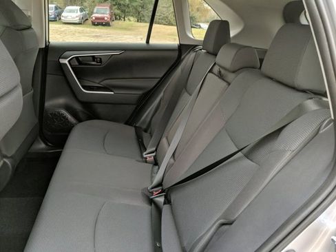 Used 2020 Toyota RAV4 LE image 14