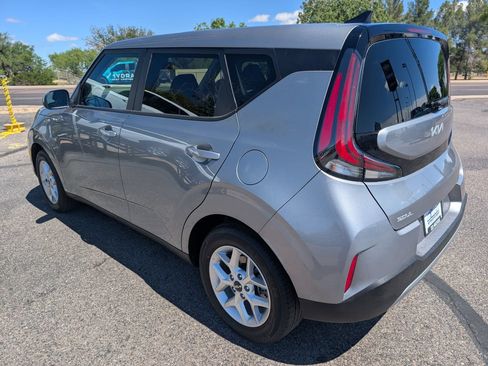 Used 2025 Kia Soul LX w/ LX Technology Package FWD image 3