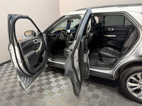 Used 2023 Ford Explorer XLT w/ Equipment Group 202A AWD/4WD image 13