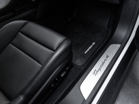 Certified 2025 Porsche Taycan AWD/4WD image 36