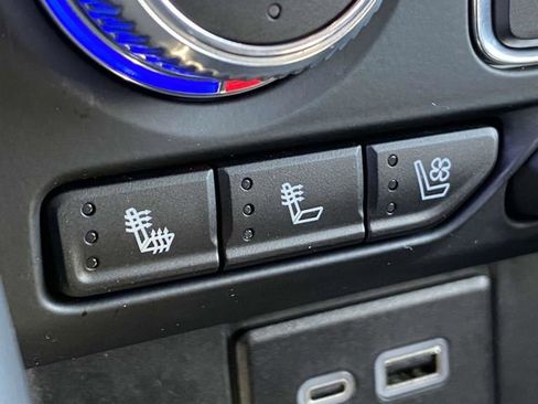 Used 2024 GMC Yukon XL SLT w/ SLT Luxury Package image 36