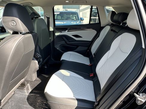 New 2025 Volkswagen Tiguan SE AWD/4WD image 7