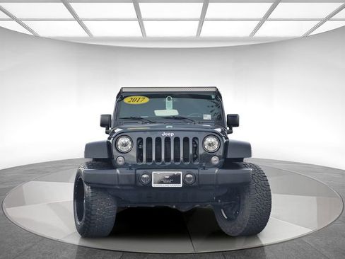 Used 2017 Jeep Wrangler Unlimited Rubicon image 2
