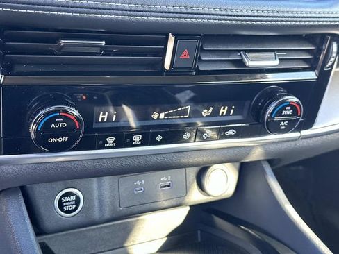 Used 2023 Nissan Rogue SV image 20