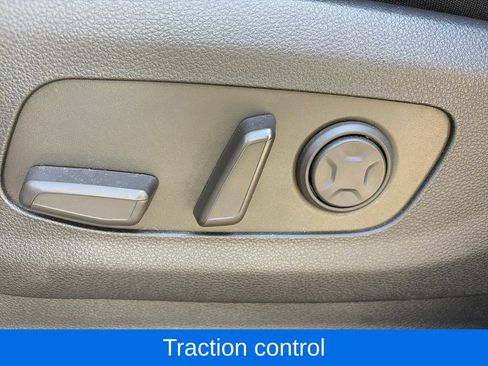 Used 2025 Kia Carnival FWD image 16