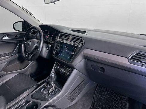 Used 2019 Volkswagen Tiguan SE w/ Panoramic Sunroof Package FWD image 30