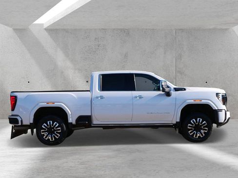 Used 2024 GMC Sierra 2500 Denali Ultimate AWD/4WD image 2
