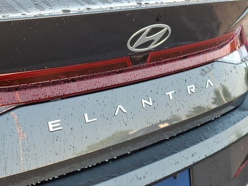 Used 2026 Hyundai Elantra SE FWD image 27