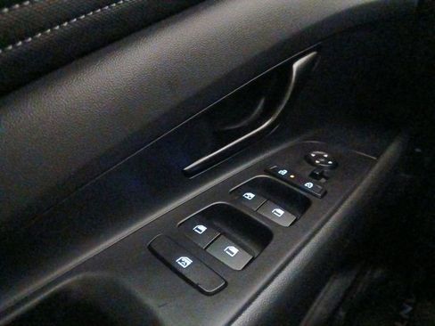 Used 2025 Hyundai Elantra Sport image 18