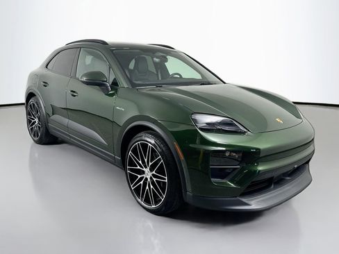 Certified 2025 Porsche Macan Electric image 9