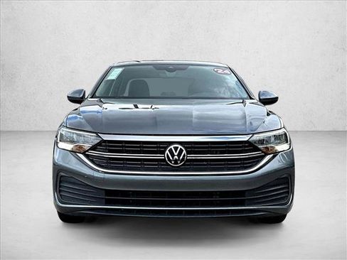 Used 2024 Volkswagen Jetta SE FWD image 3