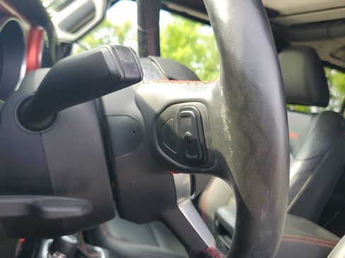 Used 2019 Jeep Wrangler Unlimited Rubicon w/ Dual Top Group AWD/4WD image 14