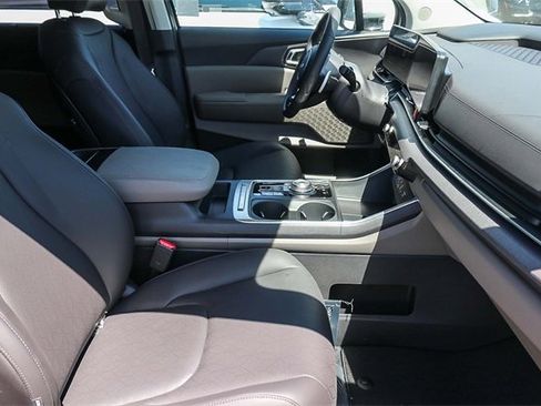 New 2026 Kia Carnival EX image 18