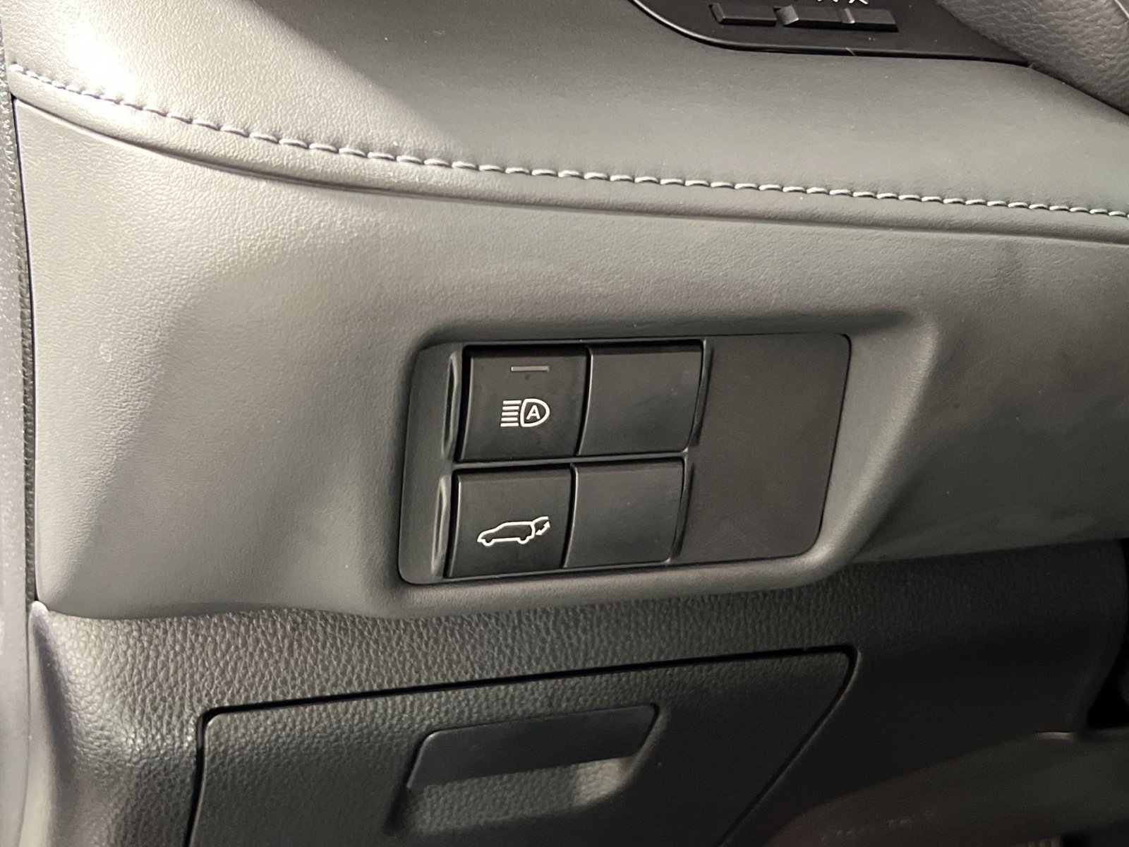 Used 2022 Toyota Highlander XLE AWD/4WD image 30