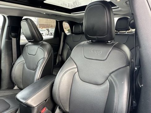 Used 2020 Jeep Cherokee Limited w/ Technology Group image 28