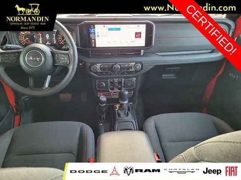 Certified 2025 Jeep Wrangler Unlimited Rubicon w/ Convenience Group AWD/4WD image 6
